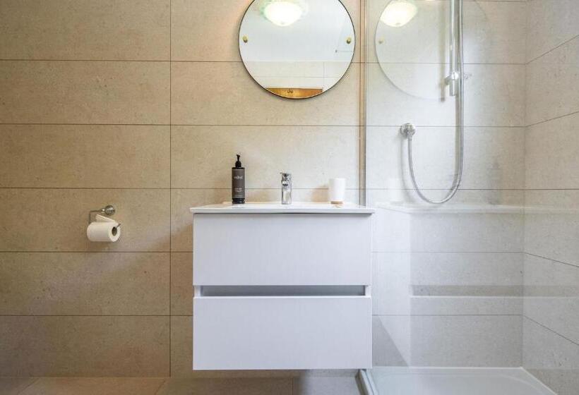 اتاق لوکس با چشم‌انداز باغ, The Moorings Hotel & Restaurant