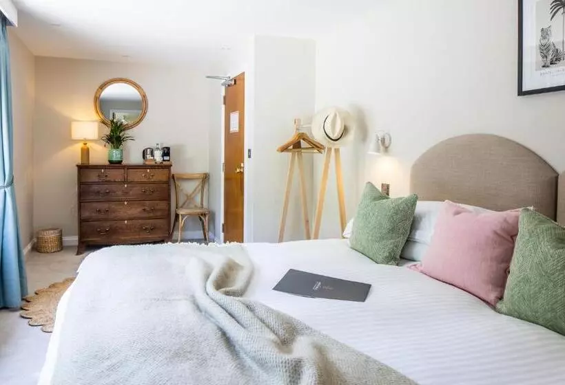 اتاق لوکس با چشم‌انداز باغ, The Moorings Hotel & Restaurant