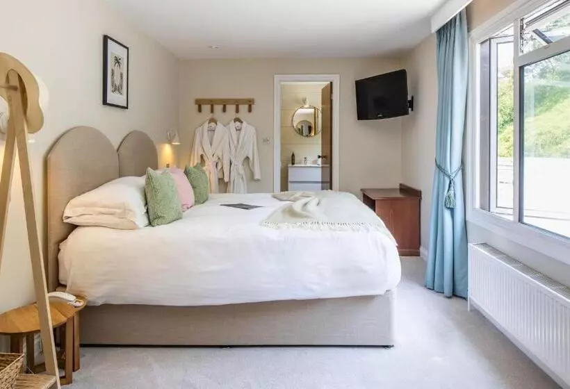 اتاق لوکس با چشم‌انداز باغ, The Moorings Hotel & Restaurant