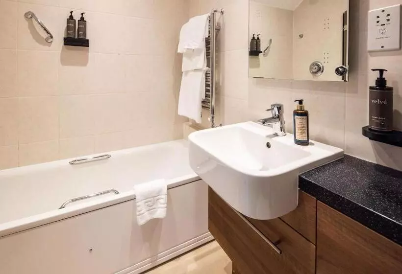 اتاق استاندارد با بالکن, The Moorings Hotel & Restaurant