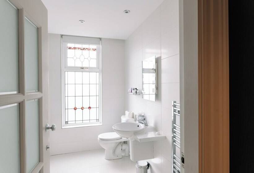 Номер Стандарт, The Old Inn