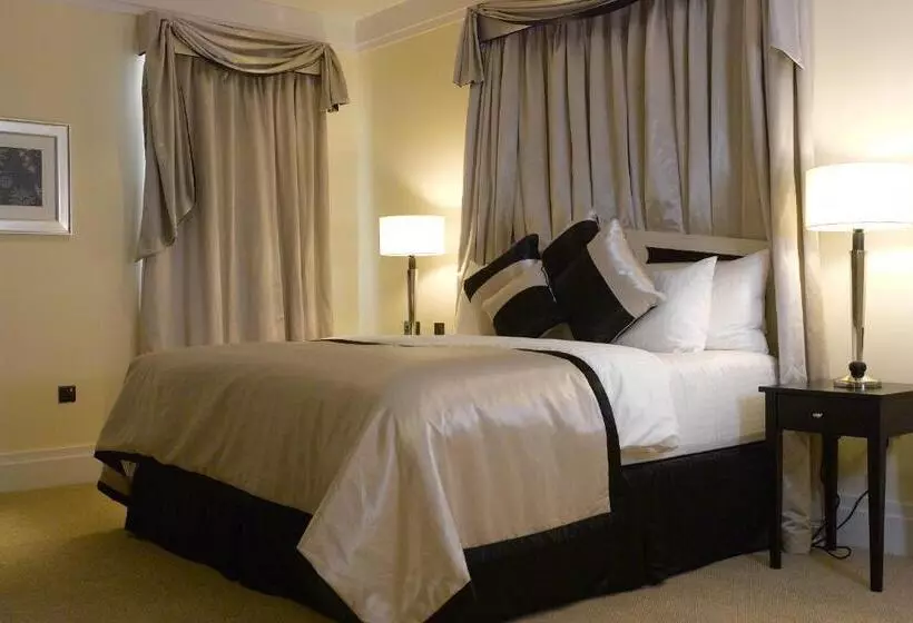 Suit Deluxe, The Sefton