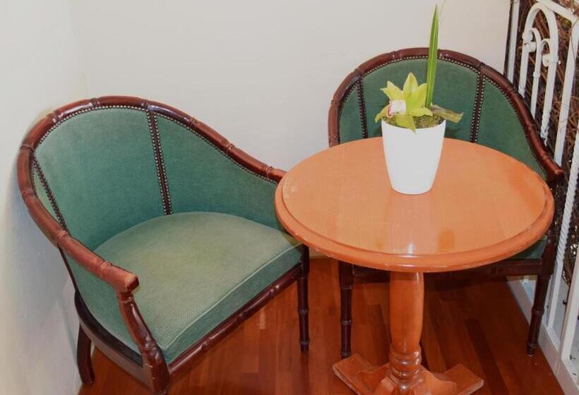 סוויטת ג'וניור, The Sefton