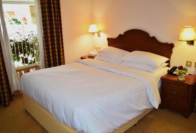 סוויטת ג'וניור, The Sefton