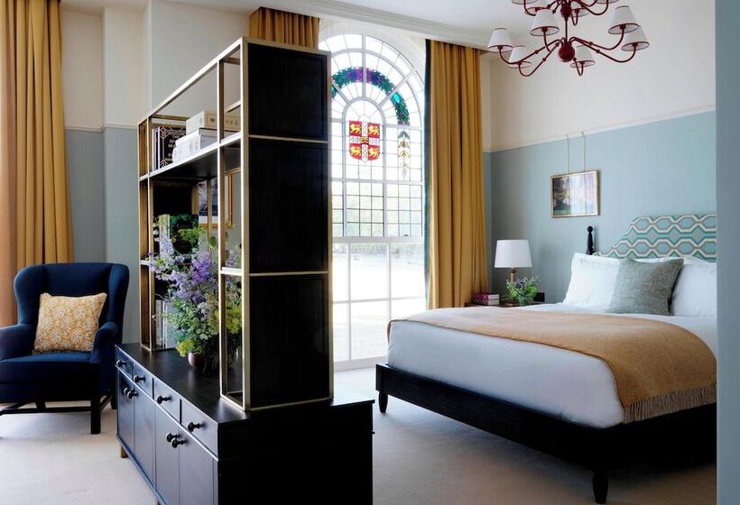 סוויטה, University Arms, Autograph Collection