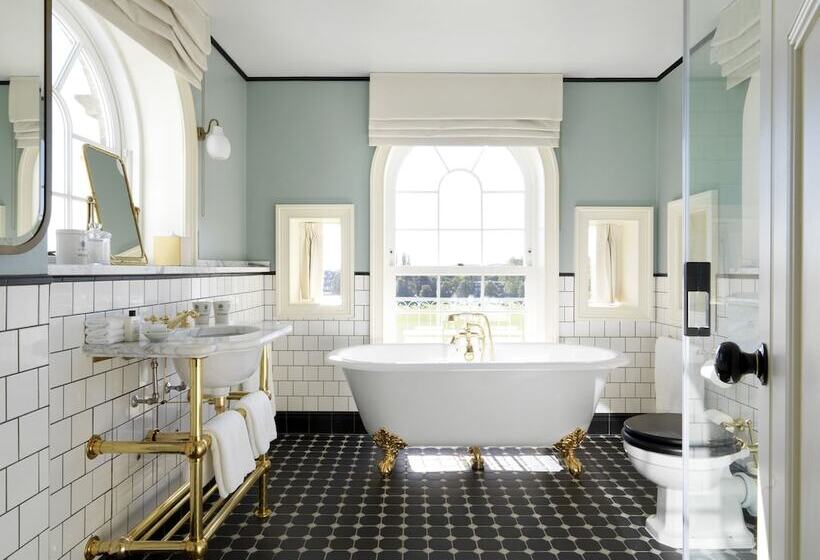 סוויטה, University Arms, Autograph Collection