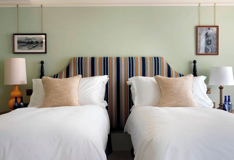 חדר סופריור, University Arms, Autograph Collection