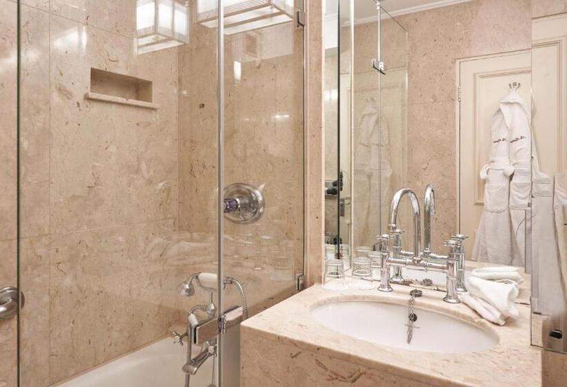 Номер Superior Кровать Кинг, The Capital Hotel, Apartments & Townhouse