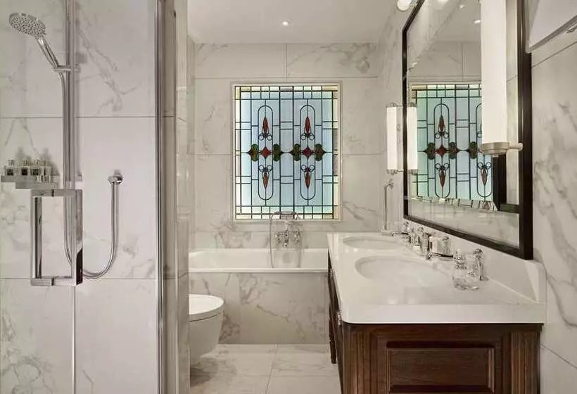 Suite Queen Bed, 100 Queen S Gate Hotel London, Curio Collection By Hilton