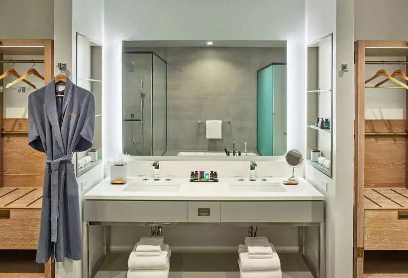 Suite Queen Bed, 100 Queen S Gate Hotel London, Curio Collection By Hilton
