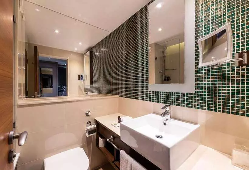 اتاق سوپریور, 100 Queen S Gate Hotel London, Curio Collection By Hilton