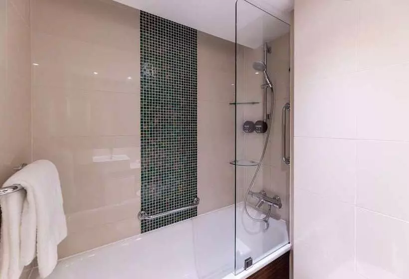 اتاق سوپریور, 100 Queen S Gate Hotel London, Curio Collection By Hilton