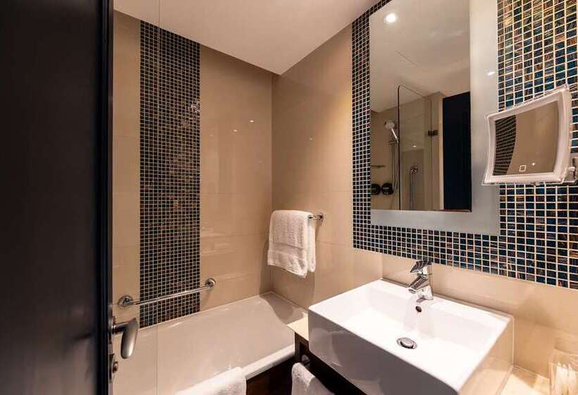 Номер Superior, 100 Queen S Gate Hotel London, Curio Collection By Hilton
