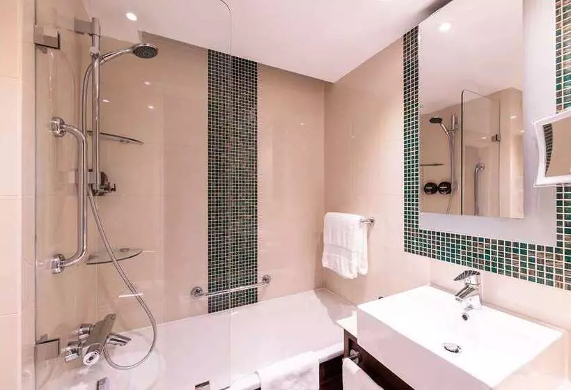 اتاق لوکس, 100 Queen S Gate Hotel London, Curio Collection By Hilton