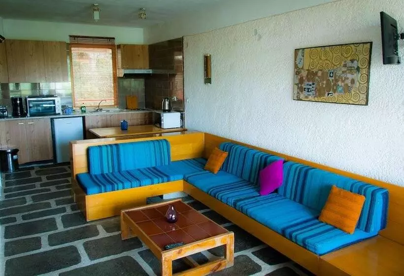 سوییت, Apollonia Hotel Apartments