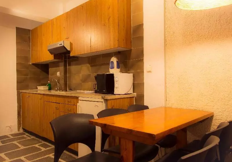 اتاق خانوادگی, Apollonia Hotel Apartments