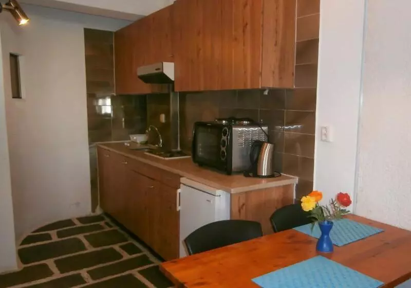 اتاق خانوادگی, Apollonia Hotel Apartments