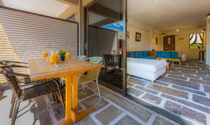 سوییت, Apollonia Hotel Apartments