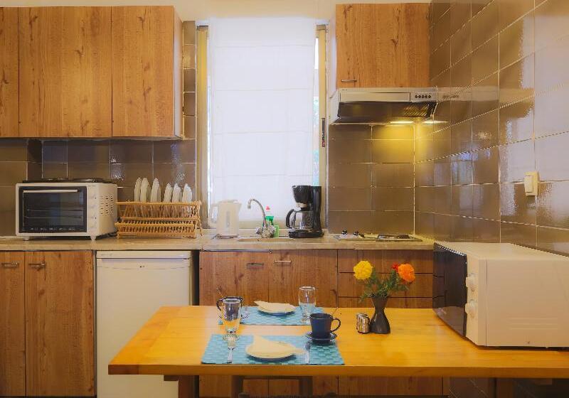 جناح, Apollonia Hotel Apartments