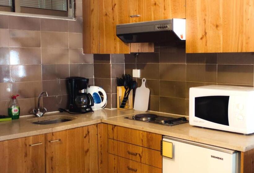 جناح, Apollonia Hotel Apartments