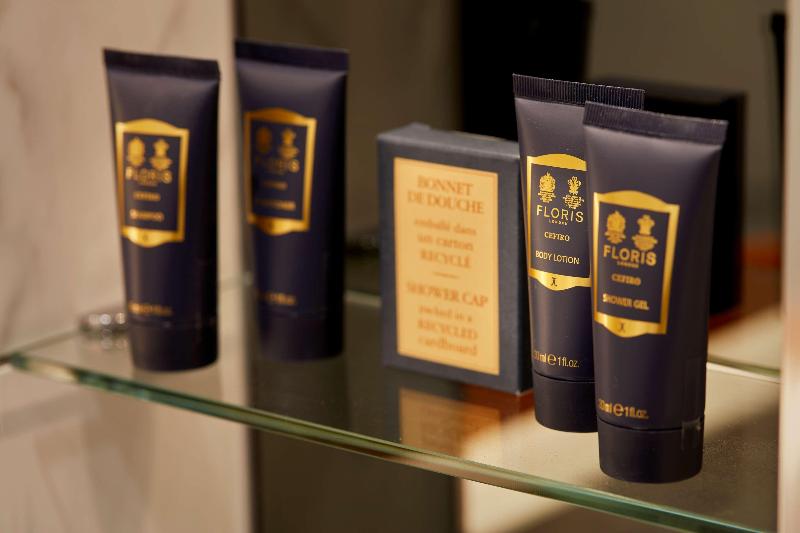 带大床的豪华间, 100 Queen S Gate Hotel London, Curio Collection By Hilton