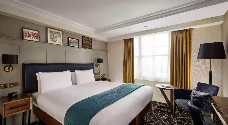 اتاق لوکس با تخت بزرگ, 100 Queen S Gate Hotel London, Curio Collection By Hilton