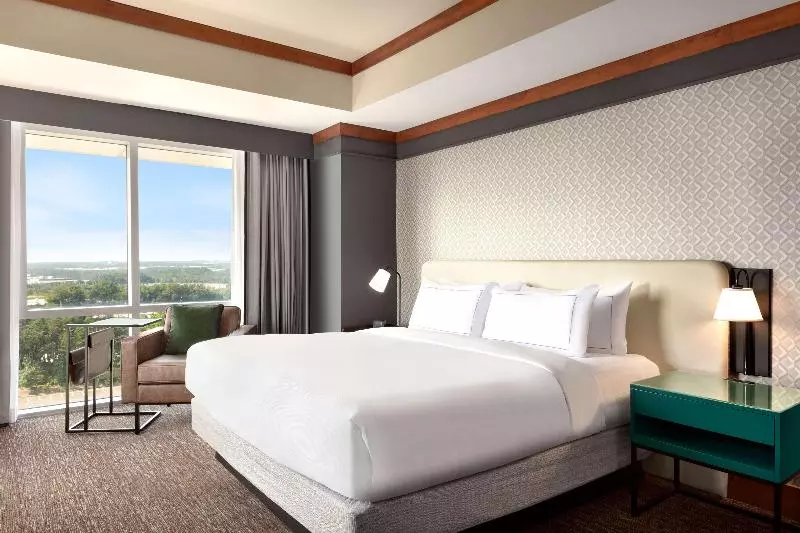 سوئیت با تخت بزرگ, 100 Queen S Gate Hotel London, Curio Collection By Hilton