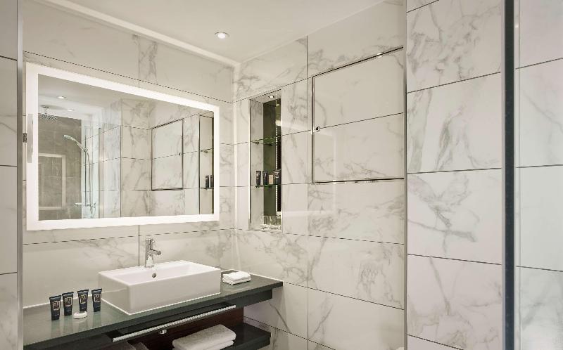 Номер Superior, 100 Queen S Gate Hotel London, Curio Collection By Hilton