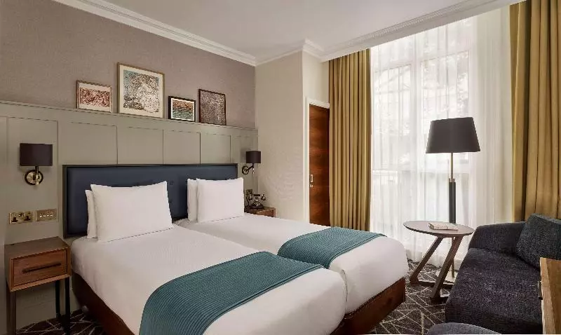 اتاق سوپریور, 100 Queen S Gate Hotel London, Curio Collection By Hilton