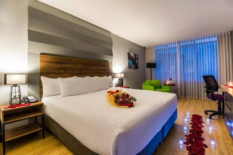 اتاق لوکس, 100 Queen S Gate Hotel London, Curio Collection By Hilton