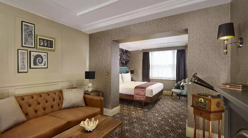 سوئیت با تخت بزرگ, 100 Queen S Gate Hotel London, Curio Collection By Hilton