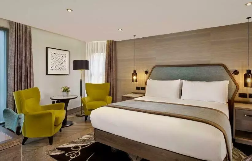 キングサイズベッドのジュニアスイート, Doubletree By Hilton  London  West End