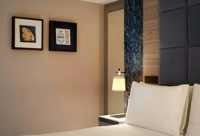 キングサイズベッドのデラックスルーム, Doubletree By Hilton  London  West End