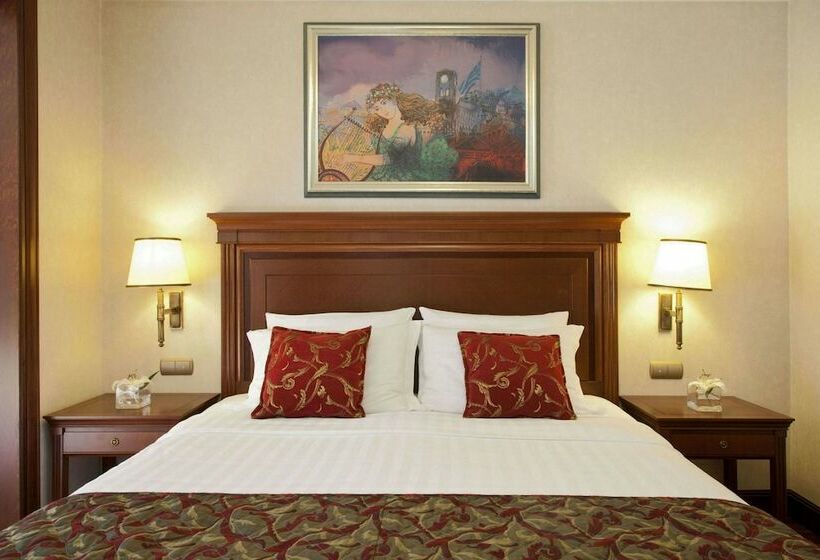 جناح جونيور مطل على الحديقة, Electra Palace  Athens