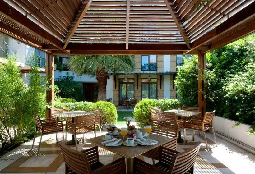 庭の見えるプレミアムルーム, Electra Palace  Athens