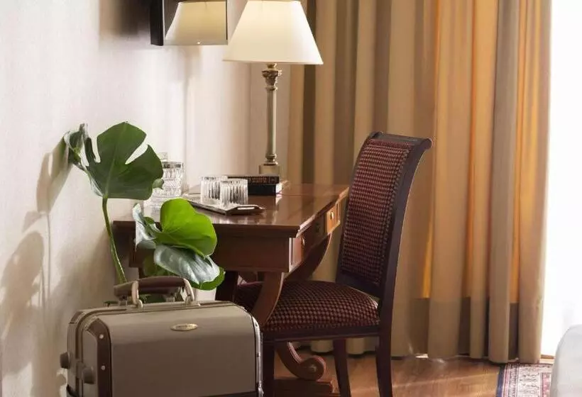庭の見えるジュニアスイート, Electra Palace  Athens