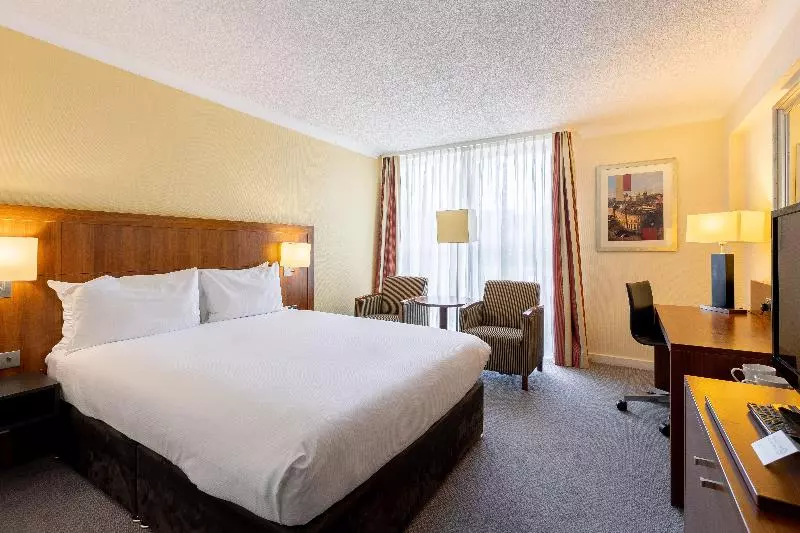 キングサイズベッドのスタンダードルーム, Holiday Inn Newcastle Gosforth Park, An Ihg
