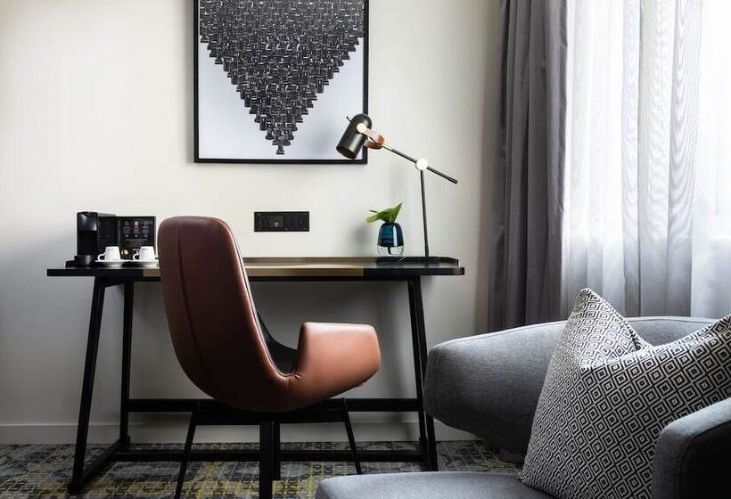 Büyük Çift Kişilik Yataklı Delüks Oda, Holmes Hotel London