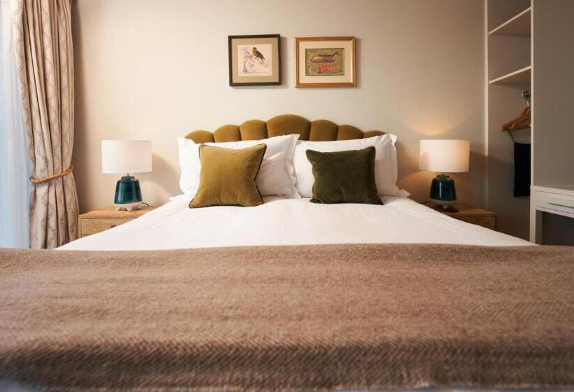 غرفة قياسية مطلّة علي البحر مزوَّدة بشُرفة, Pednolva