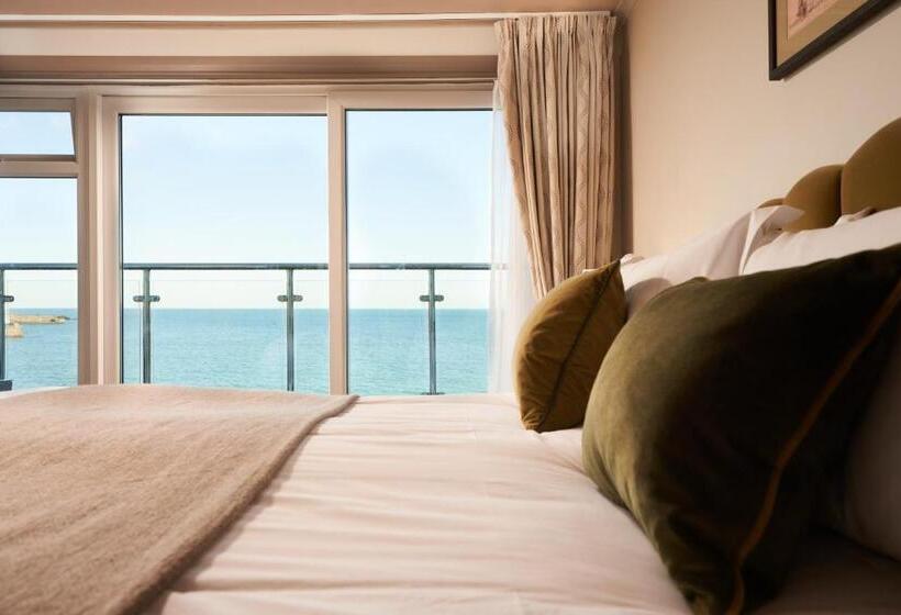 غرفة قياسية مطلّة علي البحر مزوَّدة بشُرفة, Pednolva