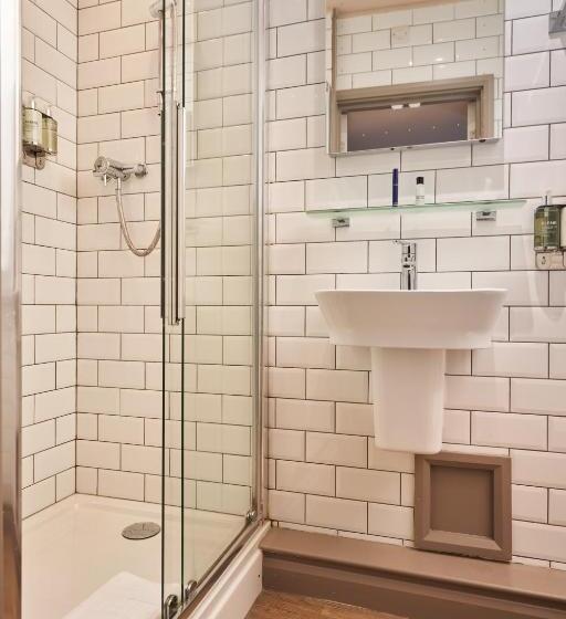 غرفة قياسية فردية مطلة علي البحر, Pednolva