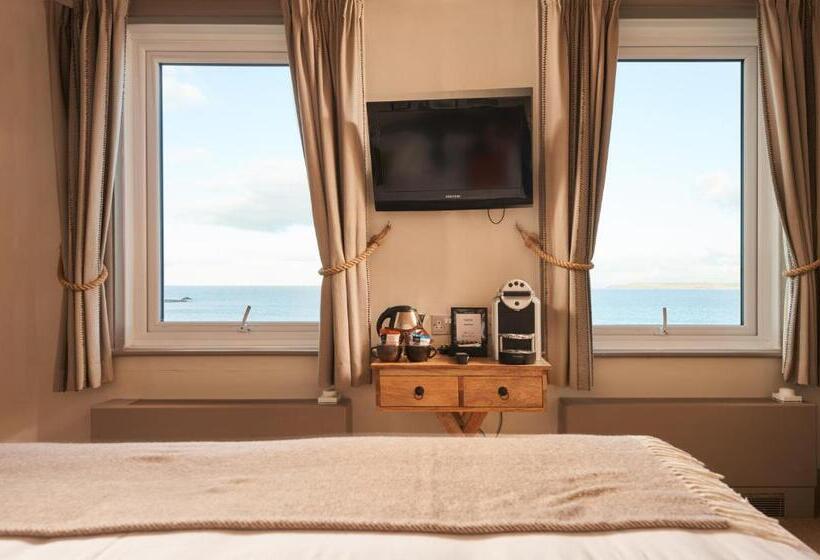 غرفة سوبيريور مطلّة علي البحر, Pednolva