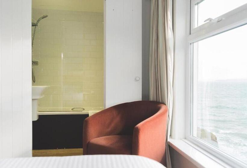 غرفة سوبيريور مطلّة علي البحر, Pednolva