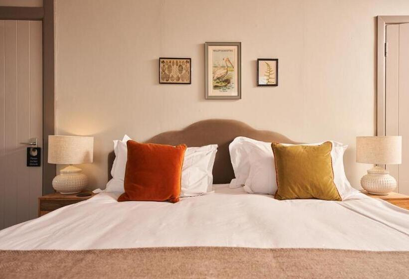 غرفة سوبيريور مطلّة علي البحر, Pednolva