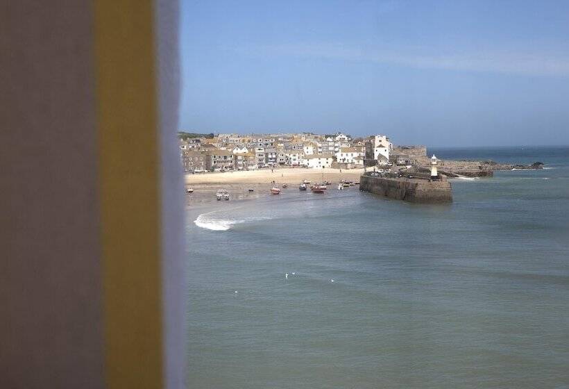 غرفة سوبيريور مطلّة علي البحر, Pednolva