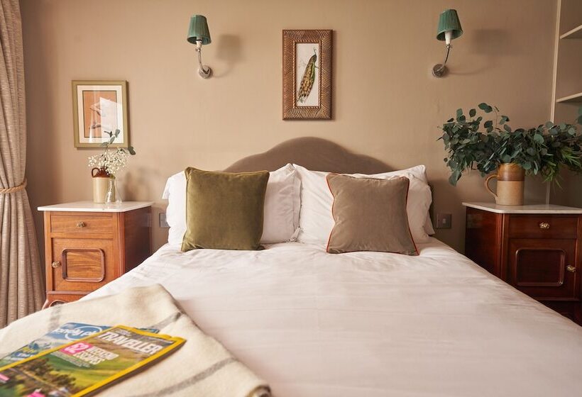 غرفة قياسية مطلّة علي البحر مزوَّدة بشُرفة, Pednolva