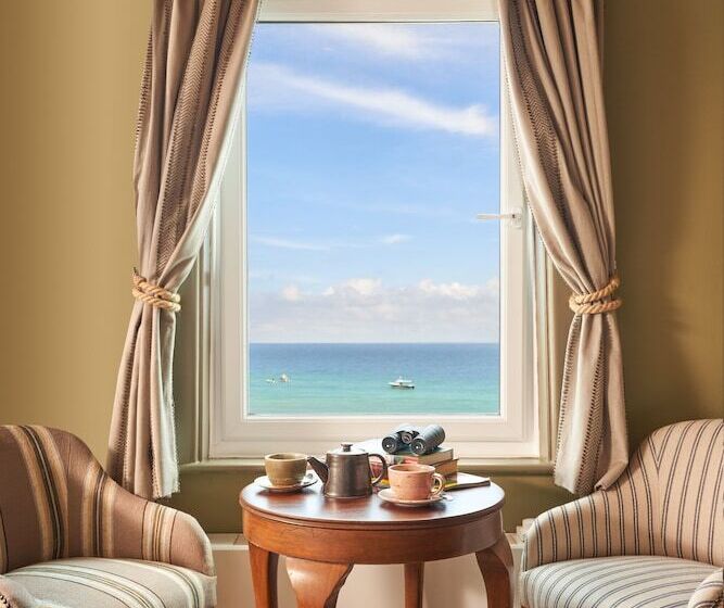 غرفة قياسية مطلّة علي البحر, Pednolva