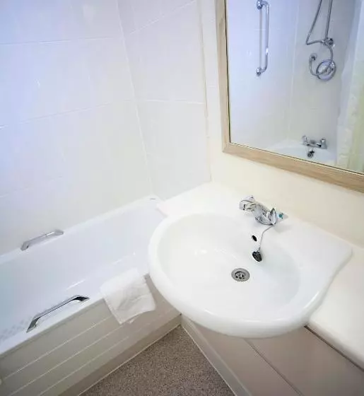 Basic Room, Potters Heron