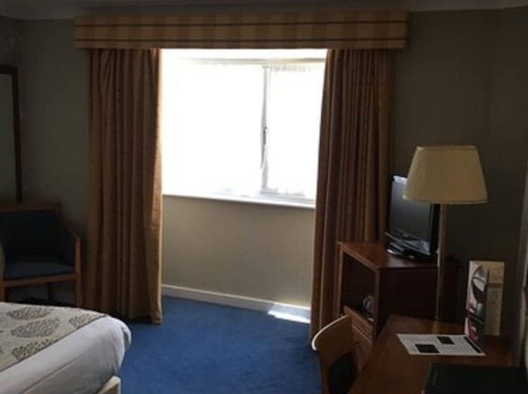 Номер Superior, Red Lion