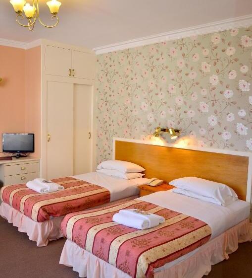 غرفة قياسية ثلاثية, Russell